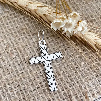 PINGENTE CRUZ TRIANGULOS G